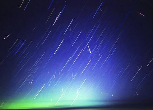 流星雨真实夜空动态图片 流星雨许愿真的能实现吗