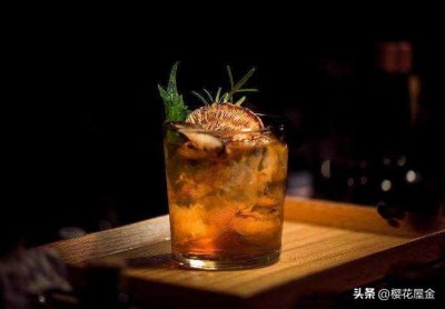 ​白朗姆酒怎么喝才好喝（白朗姆酒兑什么饮料口感好喝）